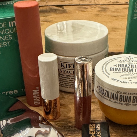 NIB Beauty and Skincare Sample Bundle - Picture 2 of 9